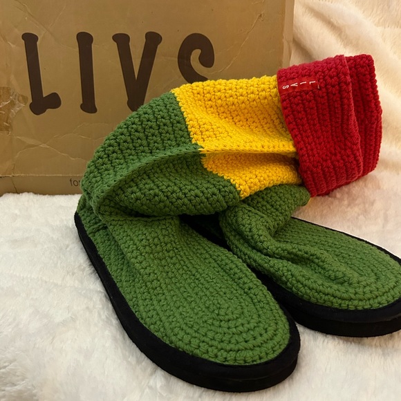 LIVS NWOT Rasta red yellow and green handmade cotton knit boots , no bag  size 8 - Picture 1 of 10